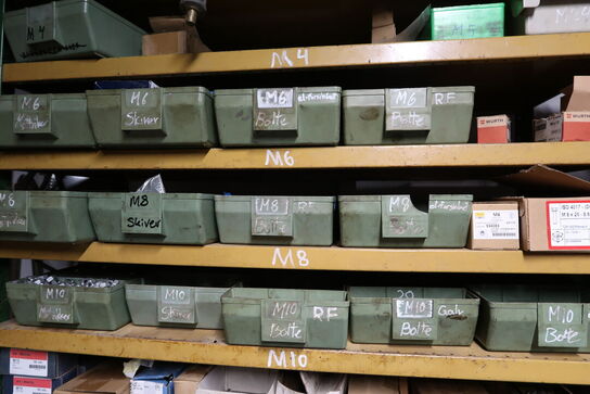 2 fag lagerreoler med div. Bolte (svejseslanger medfølger ikke)