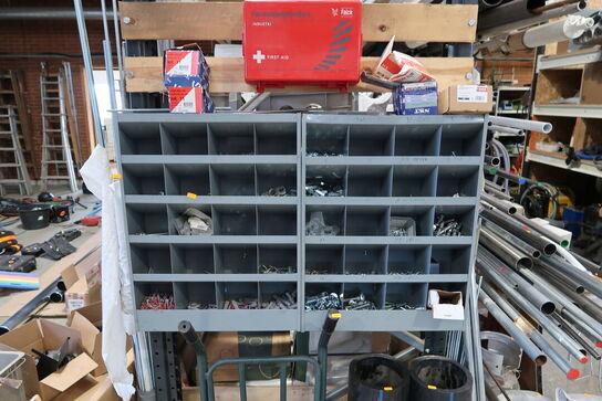 2 stk. sortimentsreoler med indhold