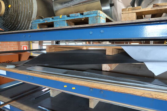 Div. Jernplader m.m. på reol