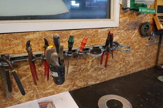 Arbejdsbord med div. Specialværktøj m.m.