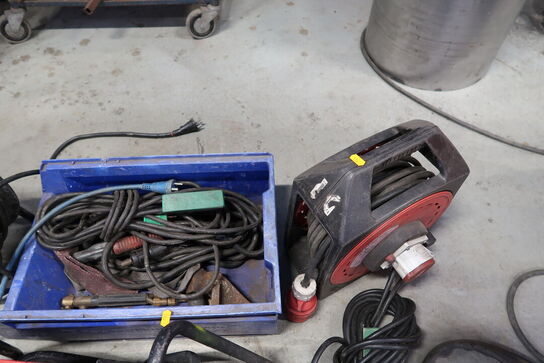 5 stk. kabeltromler samt div. Forlængerledninger