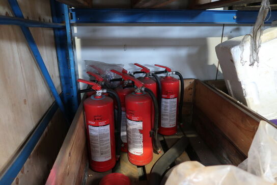 Palle med div. Pulverslukkere m.m.