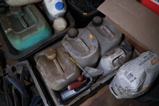 Div. Dunke med indhold samt div. Forlængerledninger