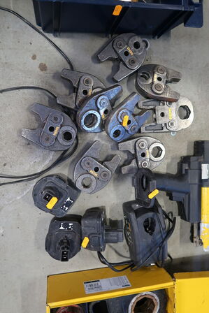 Akku radialpresse REMS 578001 med 3 stk. batterier og lader 