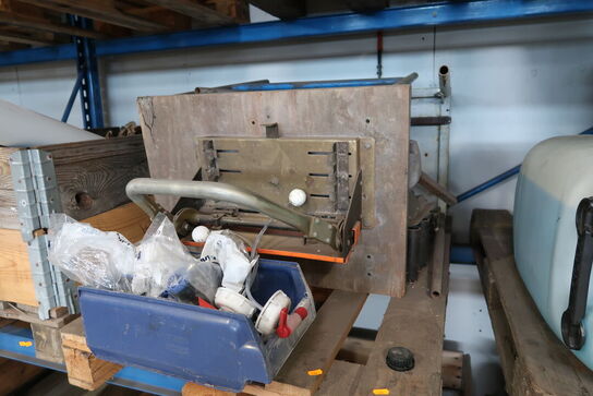 Bord med specialværktøj m.m.