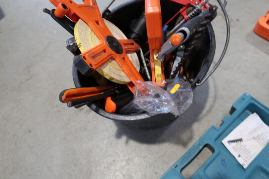 Spand med div. Værktøj