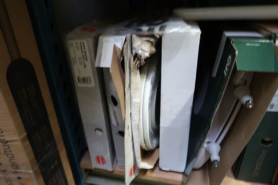 Pallereol med div. Varelager og reservedele