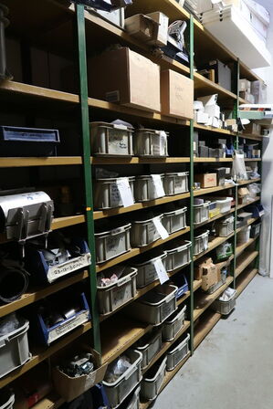 3 fag lagerreoler med div. Varelager og reservedele