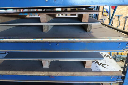 Div. Jernplader m.m. på reol