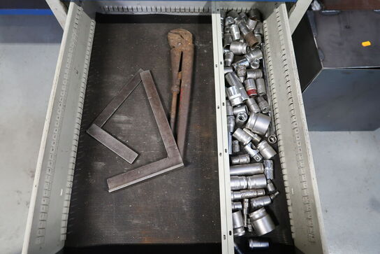 Arbejdsbord med div. Værktøj m.m.