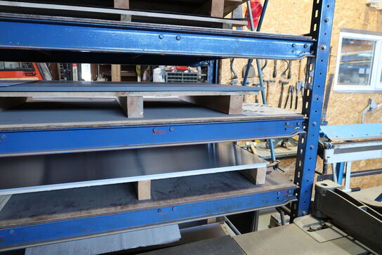 Div. Jernplader m.m. på reol