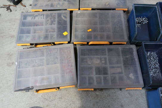8 stk. sortimentskasser med indhold