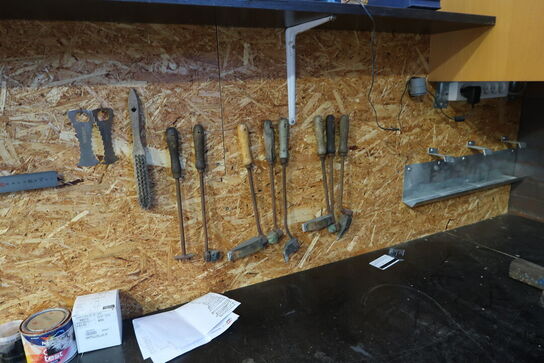 Arbejdsbord med div. Specialværktøj m.m.