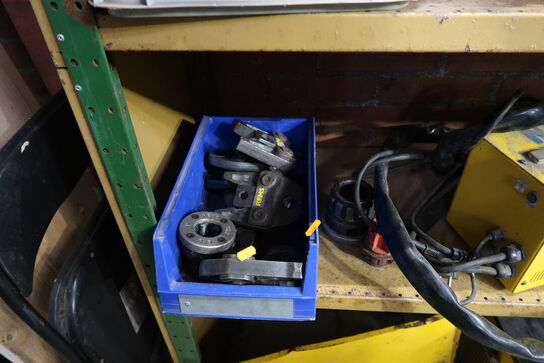 Kasse med div. Pressekæber