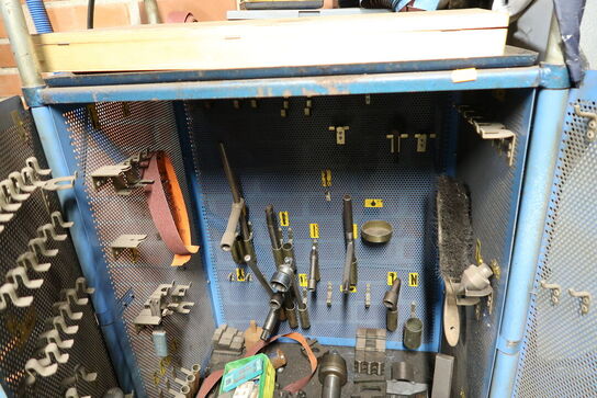 Værktøjsskab med div. Værktøj