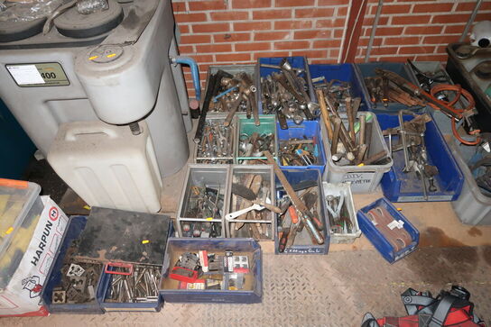 Div. Kasser med div. Værktøj