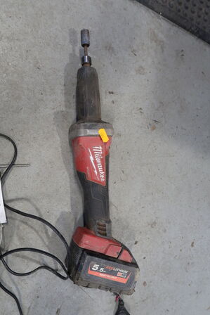 Akku ligesliber MIWALUKEE M18 FDG med batteri