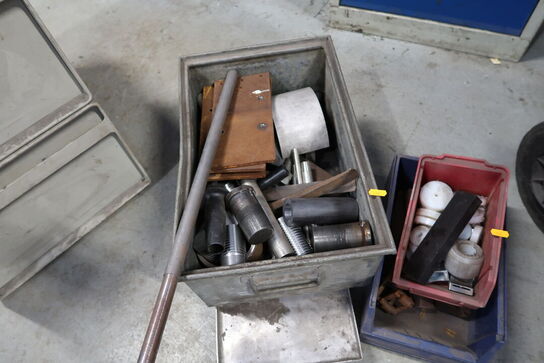 Div. Kasser med bor m.m.