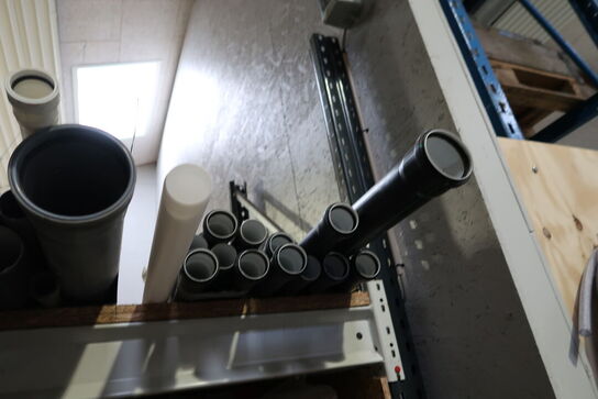 Pallereol med div. Varelager og reservedele