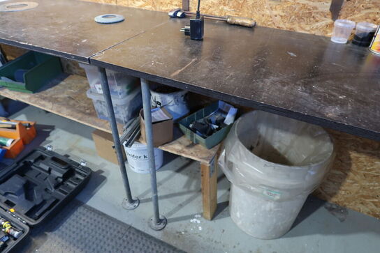 Arbejdsbord med div. Specialværktøj m.m.