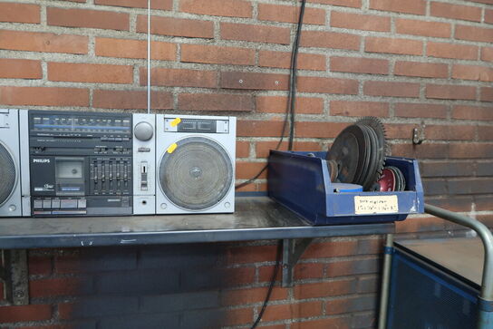 Værktøjstavle, radio m.m.