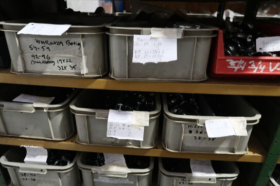 4 fag lagerreoler med div. Varelager og reservedele