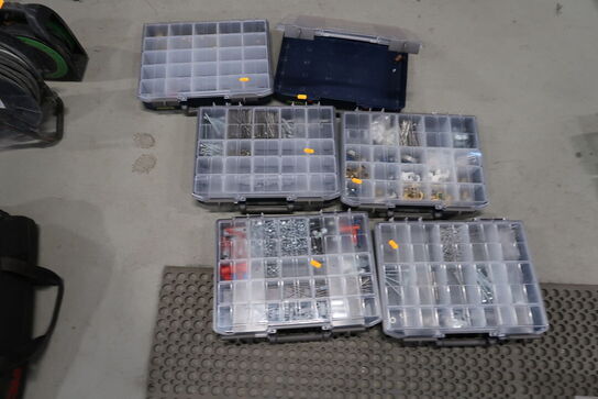 6 stk. sortimentskasser med div. Skruer, bolte m.m.