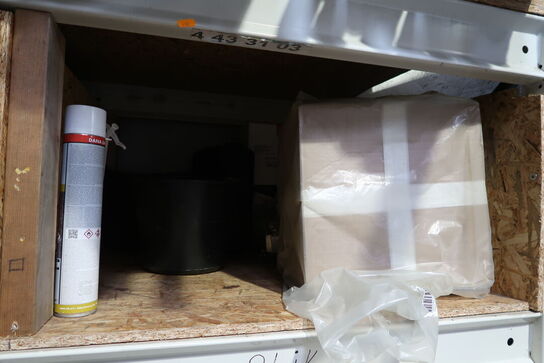 Pallereol med div. Varelager og reservedele