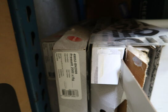 Pallereol med div. Varelager og reservedele