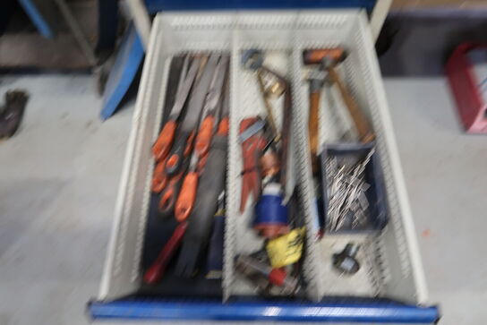 Arbejdsbord med skruestik samt div. Værktøj