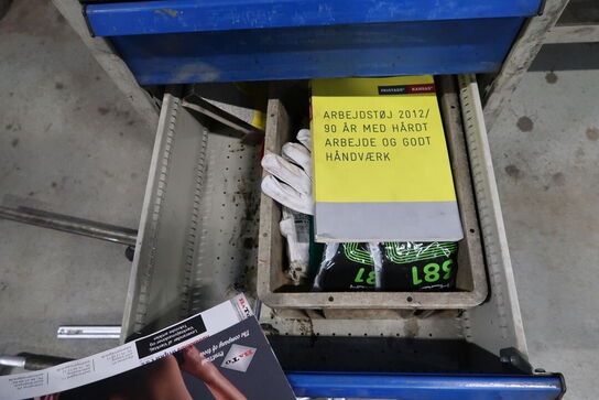 Arbejdsbord med skruestik samt div. Værktøj