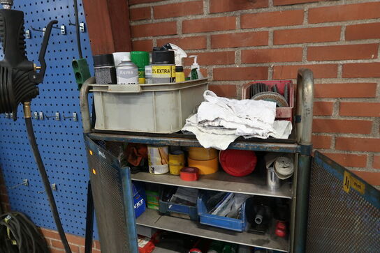 Værktøjsskab med indhold