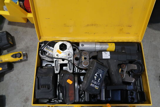 Akku radialpresse REMS 578001 med 2 stk. batterier og lader og div. Pressekæber