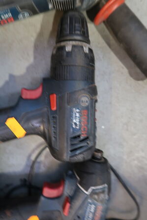 3 stk. akku håndværktøj BOSCH med 3 stk. batterier og lader