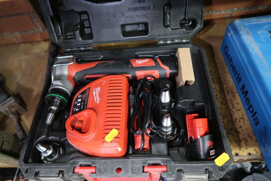 Akku expansionsværktøj MILWAUKEE C12 PXP med 2 stk. batterier og lader