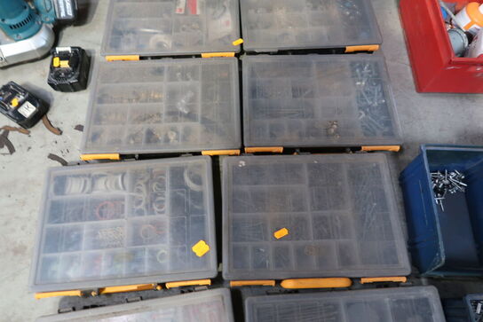 8 stk. sortimentskasser med indhold