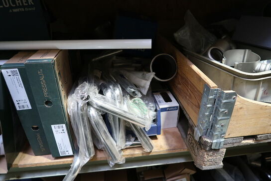 Pallereol med div. Varelager og reservedele