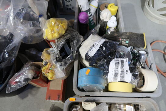 Div. Plastikkasser med varelager og reservedele