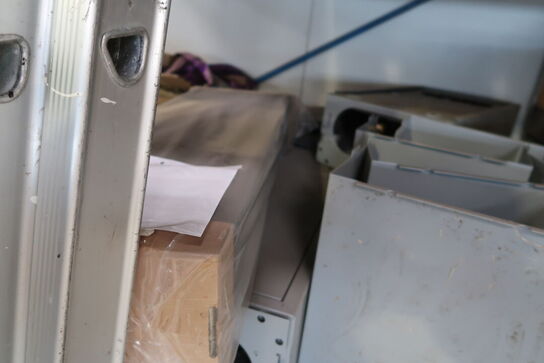 Palle med metalkasser