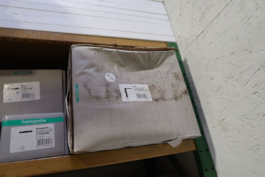 1 fag lagerreol med div. Armaturer HANS GROHE m.fl.