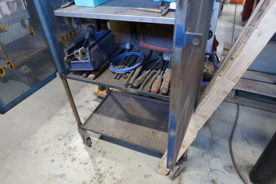 Værktøjsskab med div. Værktøj m.m.