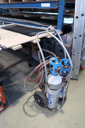 Vogn med skærebrænder (flasker medfølger ikke)