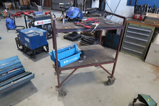 Opbevaringsvogn med indhold