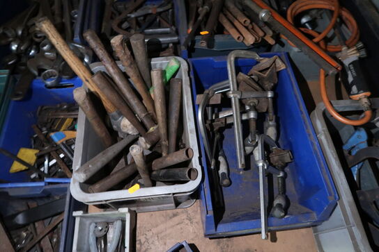 Div. Kasser med div. Værktøj