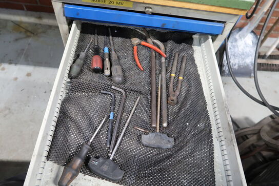 Arbejdsbord med skruestik samt div. Værktøj