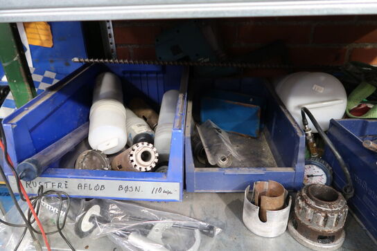 Lagerreol med div. Værktøj