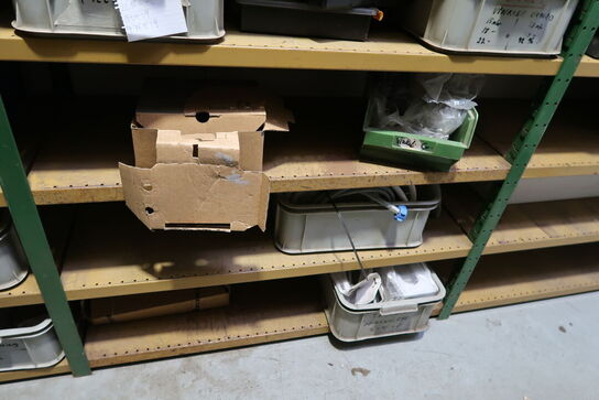 3 fag lagerreoler med div. Varelager og reservedele