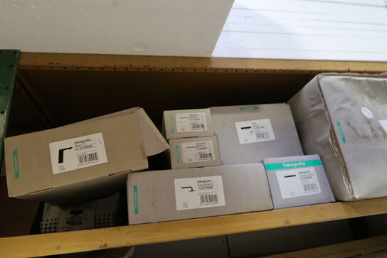 1 fag lagerreol med div. Armaturer HANS GROHE m.fl.