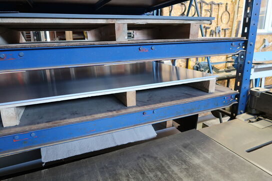 Div. Jernplader m.m. på reol