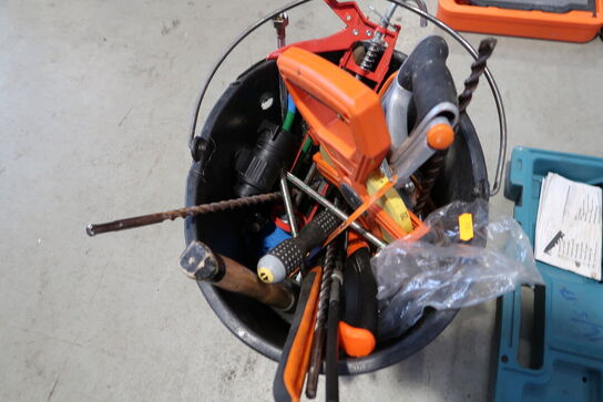 Spand med div. Værktøj